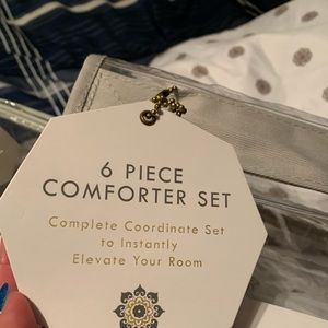 Twin/Twin XL Comforter Set + rug